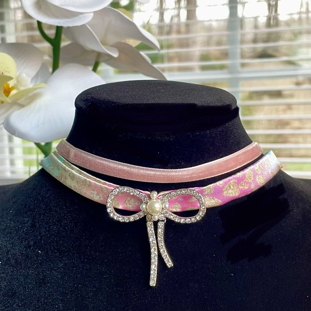 NWT Betsey Johnson Set Of 2 Chokers Bow Glass Pearls Pink